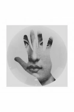 FORNASETTI Borden Plate White -Filippa K Winkel 03632ddb802d172b4f589b9d06c9a2be