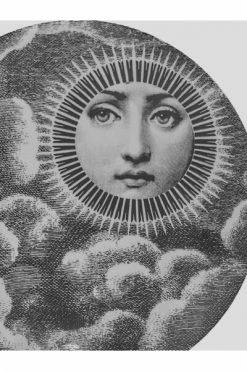 FORNASETTI Borden Plate White -Filippa K Winkel 0744e7fa7b85630bf339d3c278425ea6