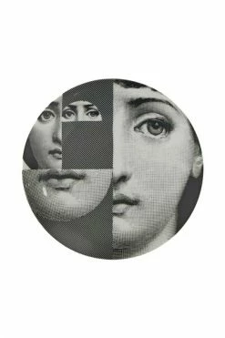 FORNASETTI Borden Plate Gray -Filippa K Winkel 6086fa6cadb8fb345d6dea02bef7544e