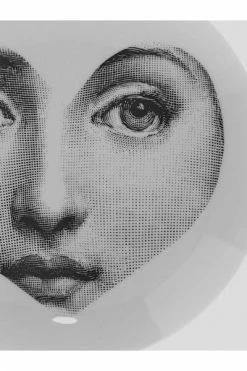 FORNASETTI Borden Plate White -Filippa K Winkel 7fc41c99fcd179c7c0c3d7c48e70bd04