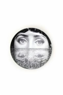 FORNASETTI Borden Plate Black -Filippa K Winkel 850cf65f92883b5e0f363d2a9c5d474e