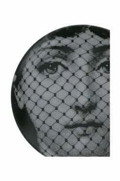 FORNASETTI Borden Plate Black -Filippa K Winkel b6b56b62ca917524712d14e26823eecc