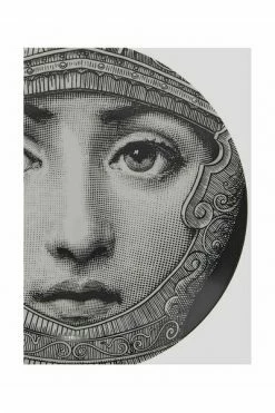 FORNASETTI Borden Plate White -Filippa K Winkel c653012ff5cd10df5c6029aa1e976cef