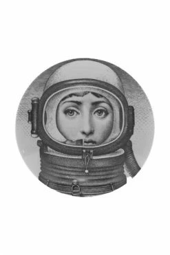 FORNASETTI Borden Plate White -Filippa K Winkel d1b918cbed87dfddae8dd046fe4ee6a7