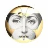 FORNASETTI Borden Plate White -Filippa K Winkel f2665fd1ef4b05f9e8300c58d75883cc