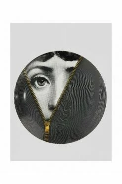 FORNASETTI Borden Plate F Black -Filippa K Winkel ffd3d01ea90c40f355ea4c24f8652ab3